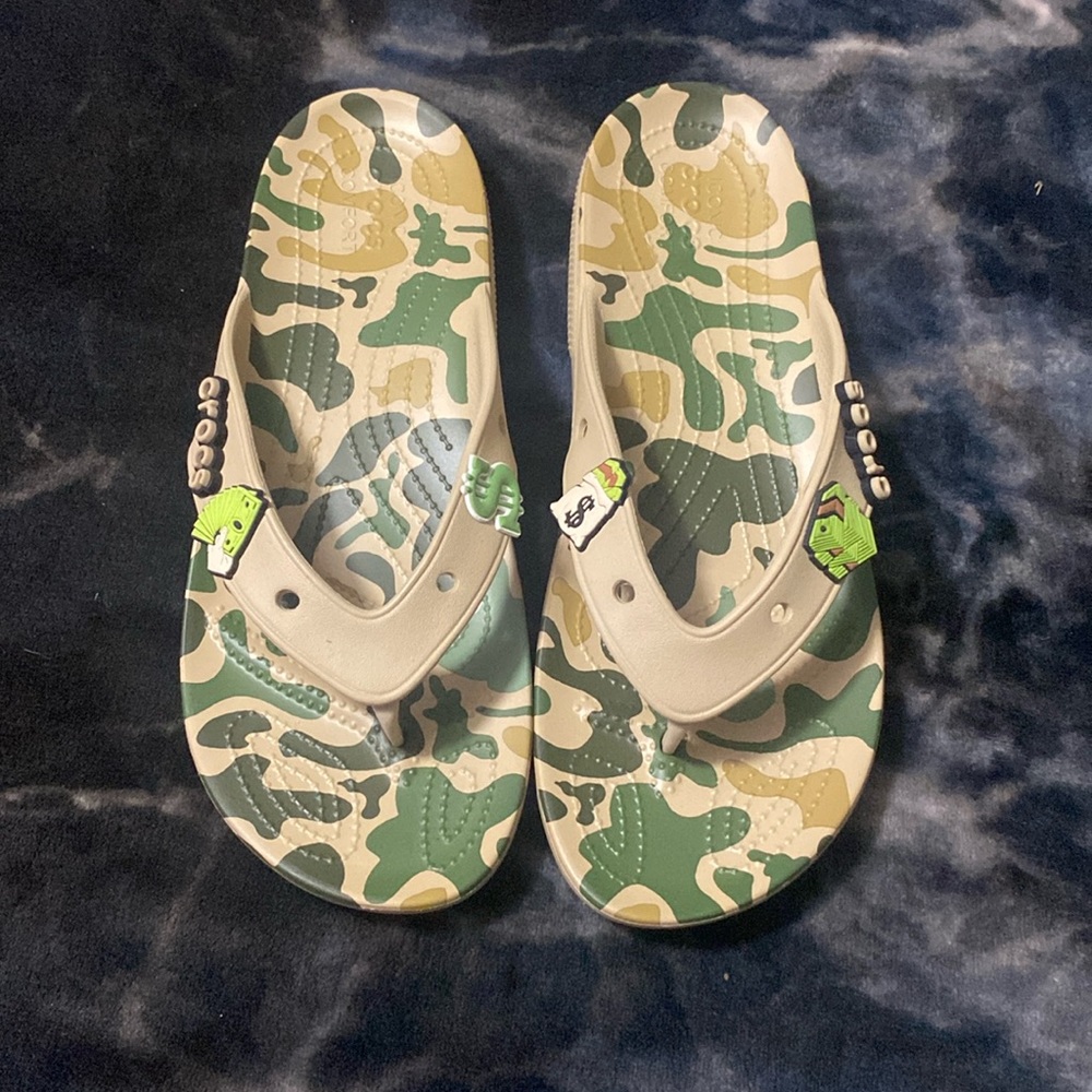 ARMY CAMO CROC FLIP FLOPS